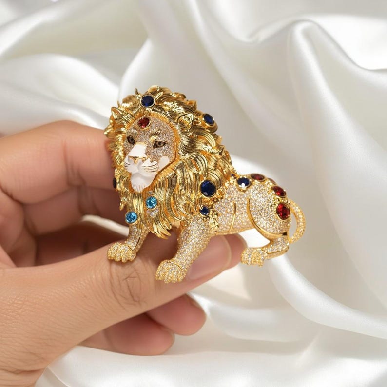 Vintage gilded lion brooch, a sparkling and unique lion pin for women men, made of crystal zircon, father gift