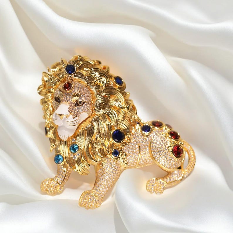 Vintage gilded lion brooch, a sparkling and unique lion pin for women men, made of crystal zircon, father gift