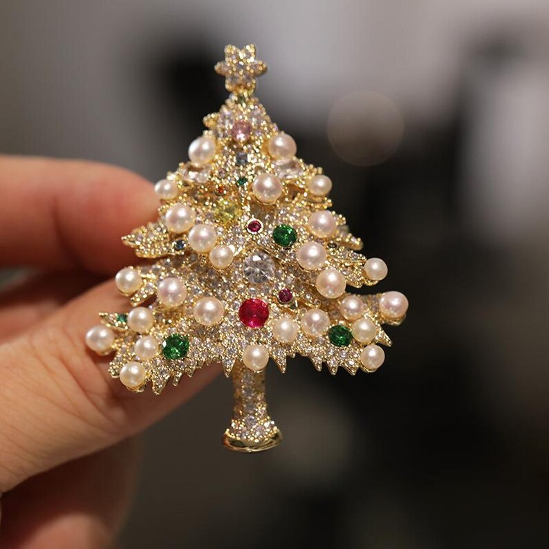 Original vintage Christmas tree brooch, women's dress pin inlaid with natural pearl and zircon