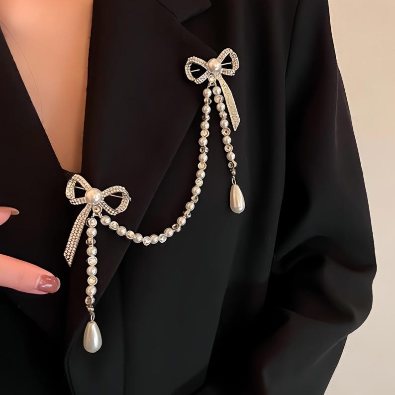 Pearl Chain Bow Brooch - Sparkling Dual-Bow Lapel Pin for Blazer Decor