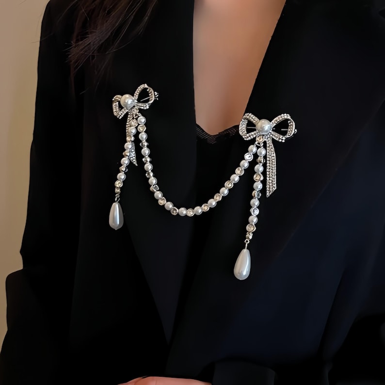 Pearl Chain Bow Brooch - Sparkling Dual-Bow Lapel Pin for Blazer Decor