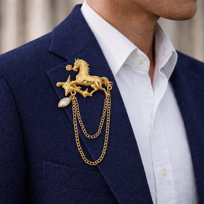 Pegasus Lapel Pin with Chain – Gold Tone Zinc Alloy Suit Brooch for Men, Gift for Him