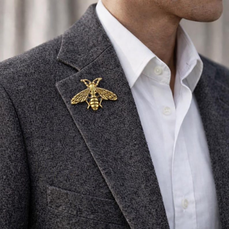 Bee Lapel Pin for Men – Gold Tone Zinc Alloy Insect Brooch for Suit Jacket