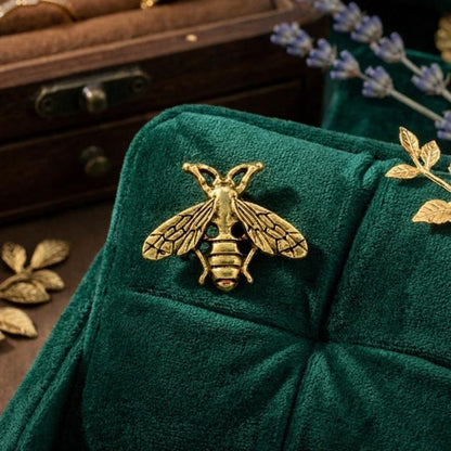 Bee Lapel Pin for Men – Gold Tone Zinc Alloy Insect Brooch for Suit Jacket