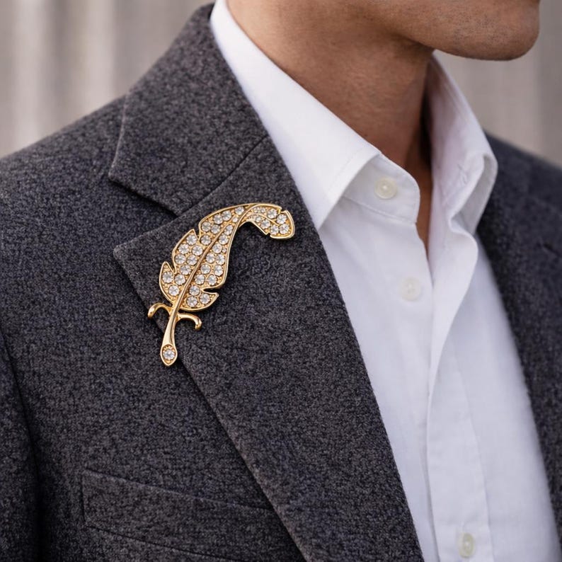 Feather Lapel Pin for Men – Gold Tone Zinc Alloy Business Brooch for Suit Jacket