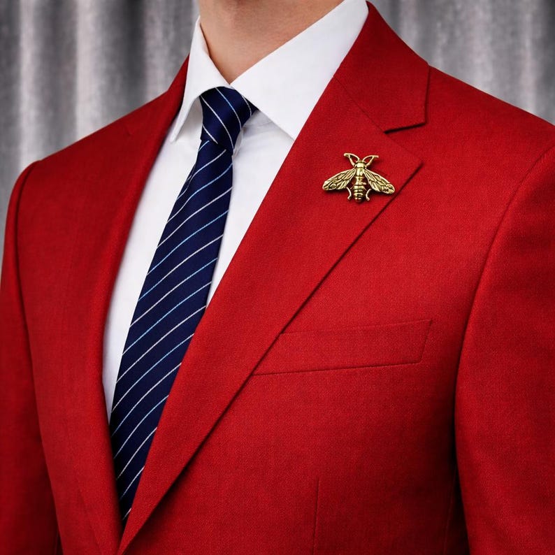 Bee Lapel Pin for Men – Gold Tone Zinc Alloy Insect Brooch for Suit Jacket