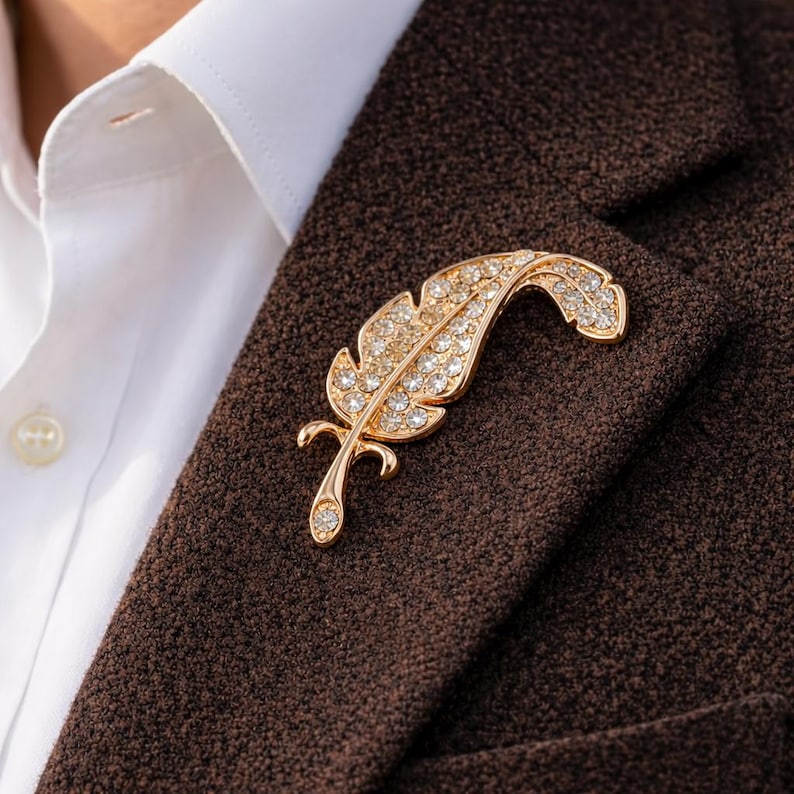 Feather Lapel Pin for Men – Gold Tone Zinc Alloy Business Brooch for Suit Jacket