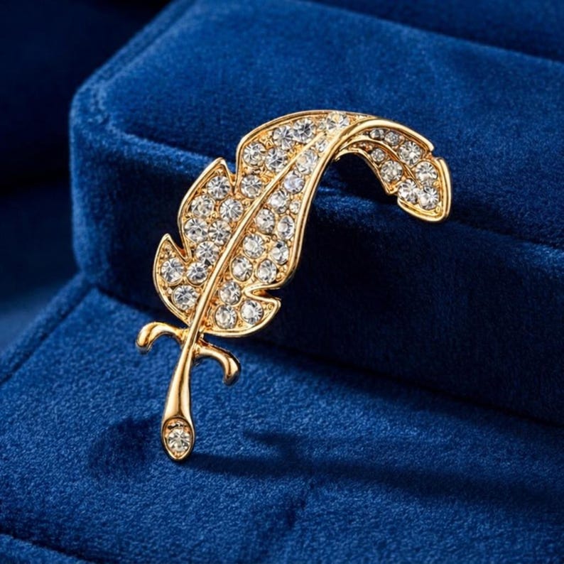 Feather Lapel Pin for Men – Gold Tone Zinc Alloy Business Brooch for Suit Jacket
