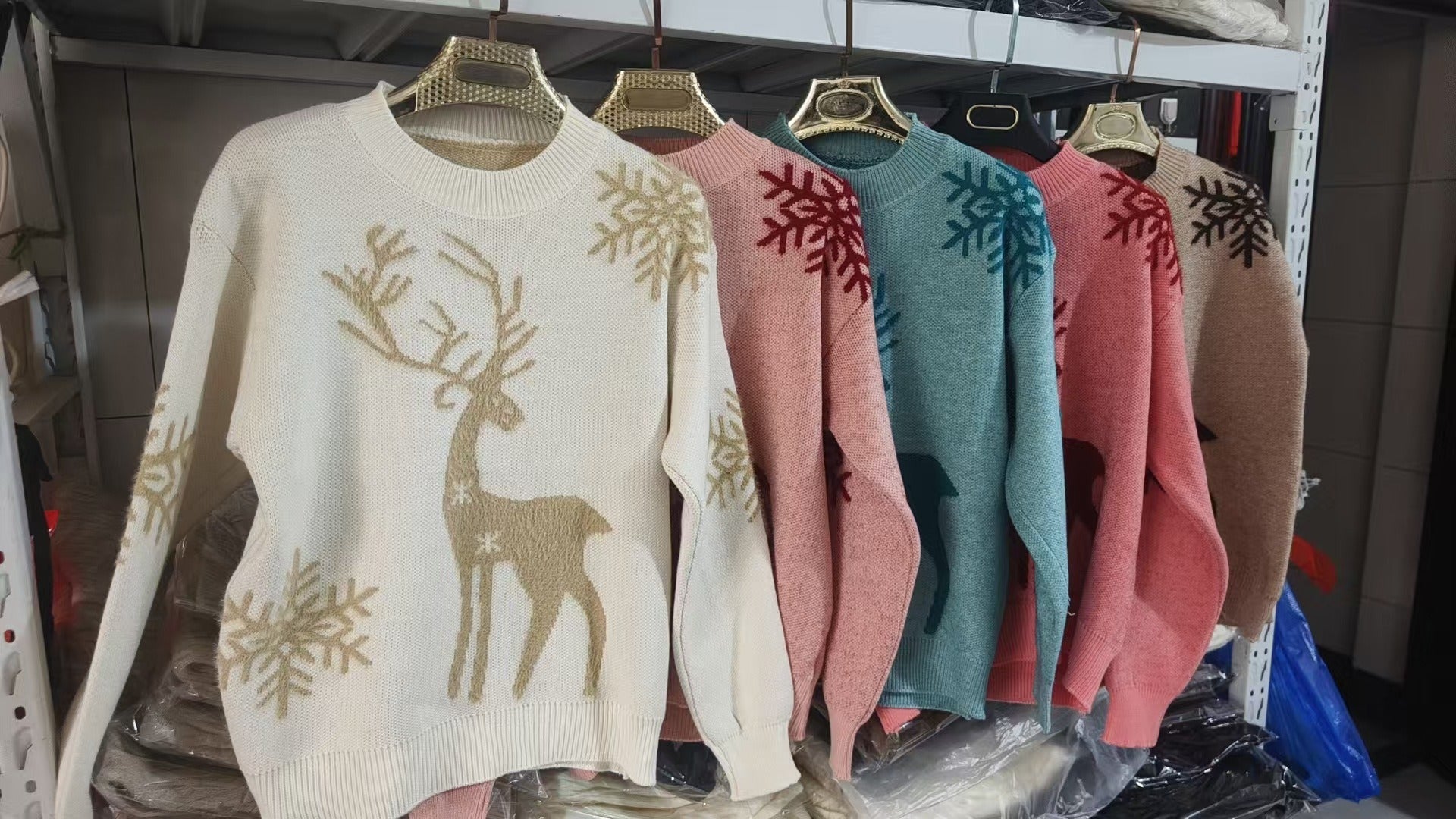 Festive Deers Jacquard Crewneck Sweater - Slouchy Long Sleeve Loose Pullover Knitwear