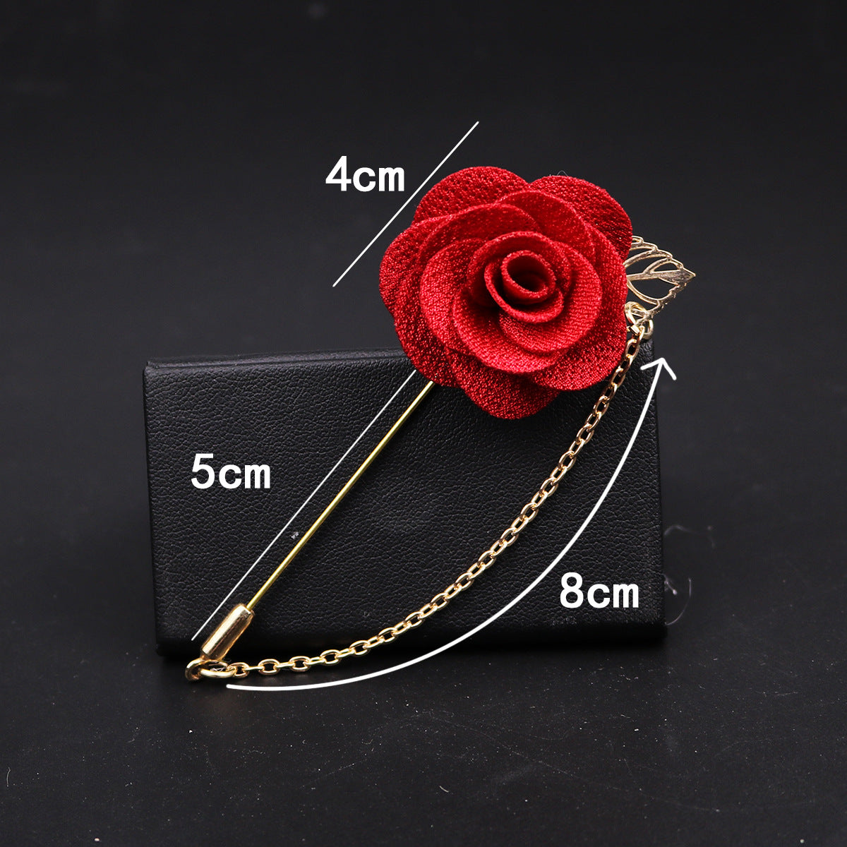 Lapel pins featuring blooming roses, for men, with gold chains