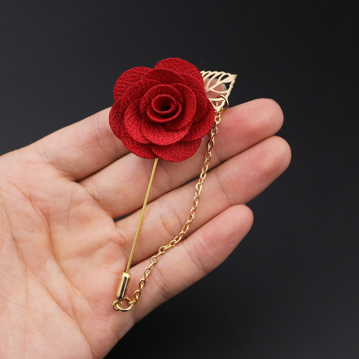 Lapel pins featuring blooming roses, for men, with gold chains