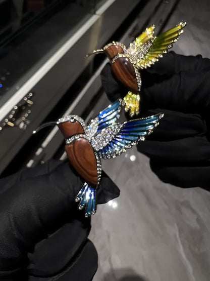 Vintage design enamel-painted natural wood hummingbird brooch pendant