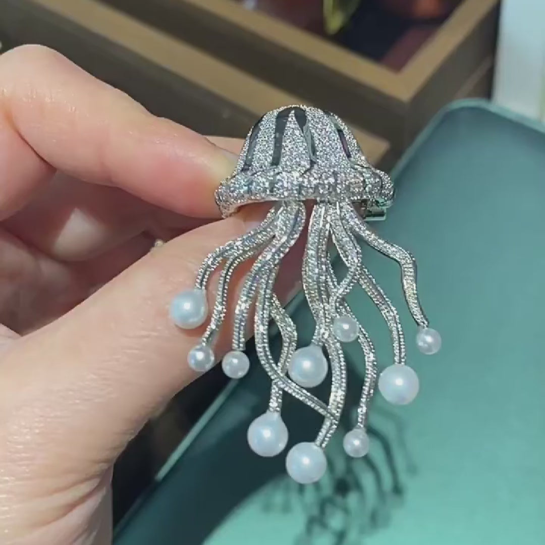 Load video: Original design Vintage palace style retro jellyfish brooch zircon pearl brooch gift