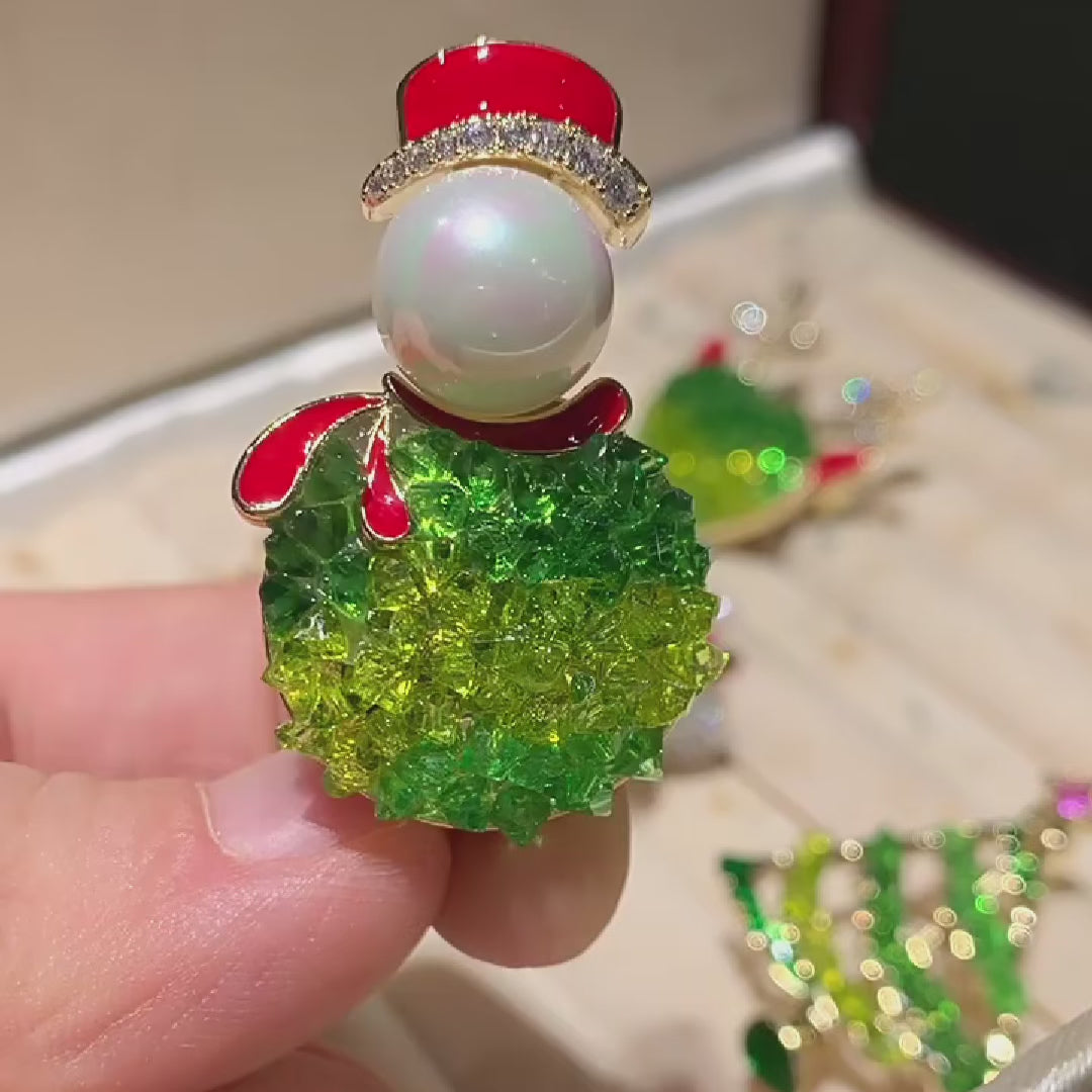 Load video: Christmas Snowman Brooch: Green Crystal &amp; Pearl Santa - Gold Plated