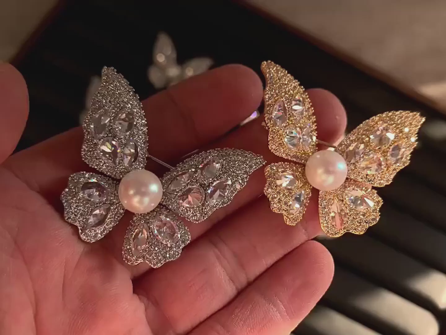 Micro-paved zircon super shiny pearl butterfly brooch luxury accessories